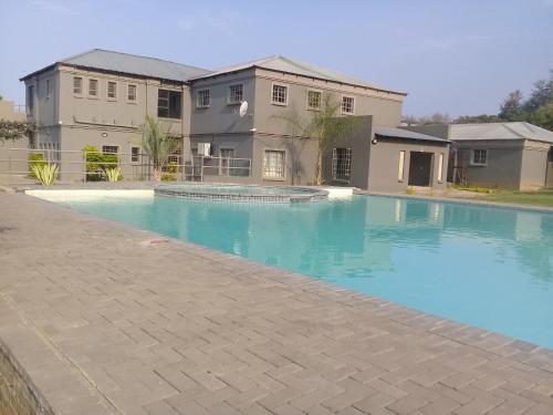 SIMA SILVER LODGE - thumb 1