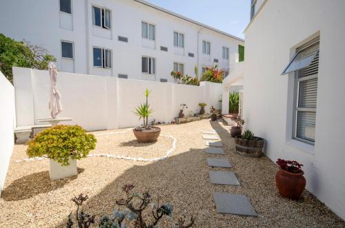 Small Bay Guest House - thumb 2