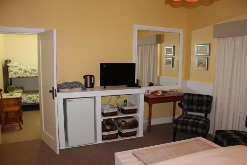 Smuts Ave. Guest Rooms - thumb 3