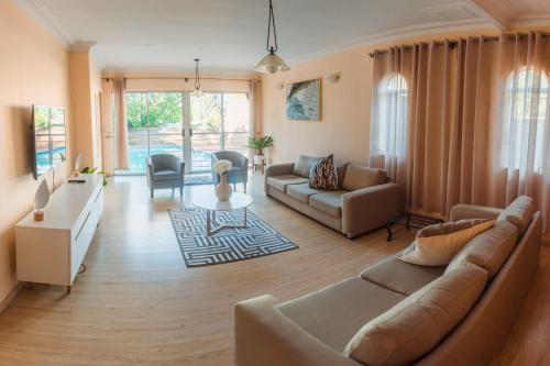 Spacious Menlyn Maine Villa - thumb 0