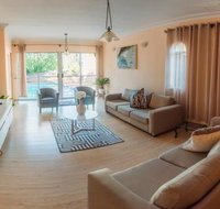 Spacious Menlyn Maine Villa - Tourism Africa