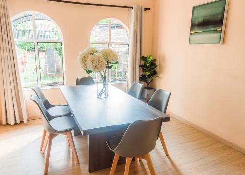 Spacious Menlyn Maine Villa - thumb 1