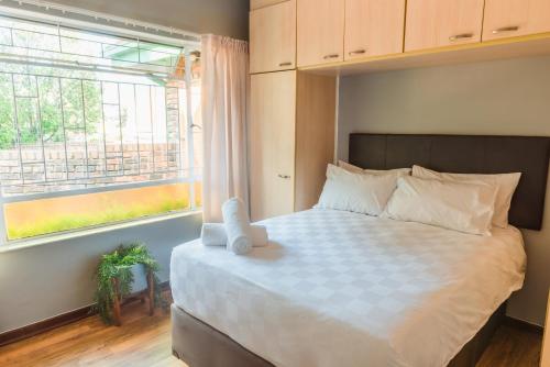 Spacious Menlyn Maine Villa - thumb 3