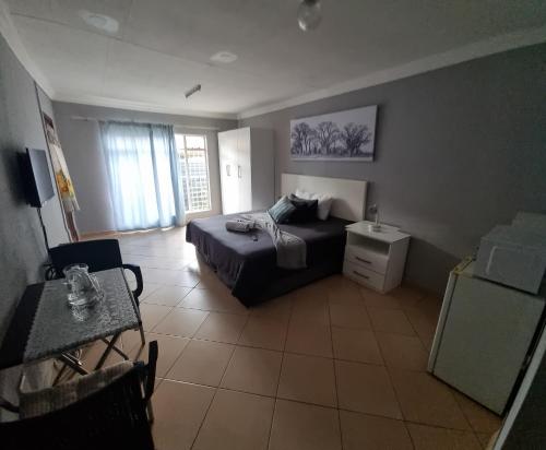 Stay At Home Airport Lodge - thumb 4