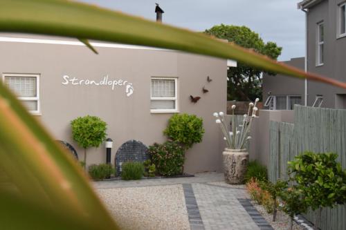 Strandloper Apartments - thumb 1