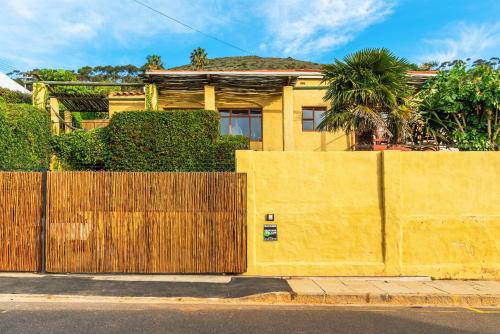 Sun & Sea In A Downtown Mediterranean Villa - thumb 0