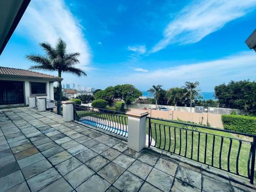 Umhlanga 10 Sleeper With Pool, Garden And Sea Views - thumb 0