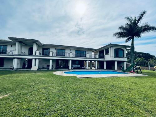 Umhlanga 10 Sleeper With Pool, Garden And Sea Views - thumb 1