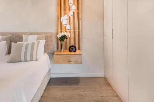 Upmarket Designer Apartment-Amazing Mountain Views - thumb 4