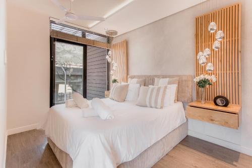 Upmarket Designer Apartment-Amazing Mountain Views - thumb 1