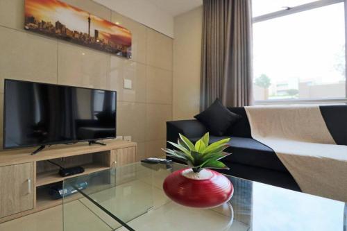 Upmarket Sandton Hydro Park Apartments - thumb 1