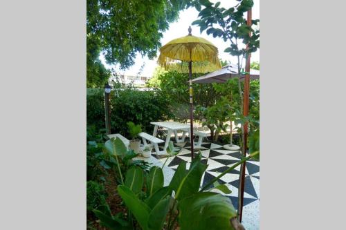 Urban Nest In Vibrant Green Point - thumb 1
