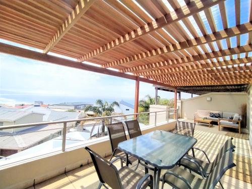 Ursula's Upmarket Apartment - Panoramic Views, Large Patio - Braai, WIFI - DSTV - thumb 0