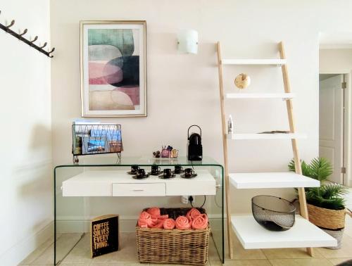 Ursula's Upmarket Apartment - Panoramic Views, Large Patio - Braai, WIFI - DSTV - thumb 4