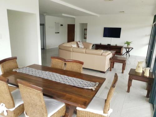 USHAKA WATERFRONT - PALATIAL PRIVATE PENTHOUSE - thumb 1