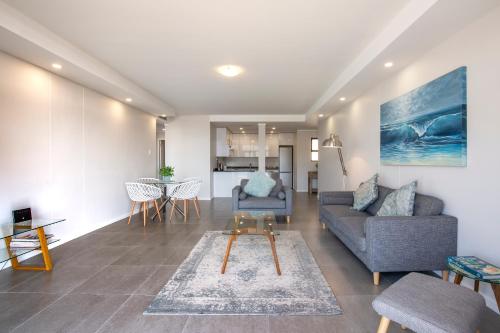 USHAKA WATERFRONT - SPACIOUS SUBLIME STUNNER - thumb 4