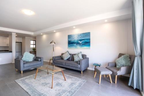 USHAKA WATERFRONT - SPACIOUS SUBLIME STUNNER - thumb 1