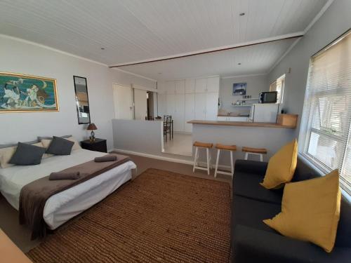 Vredekloof Garden Cottage - thumb 0