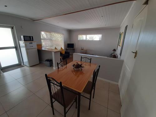 Vredekloof Garden Cottage - thumb 4