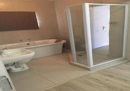 Wagon Wheel Country Lodge - thumb 1