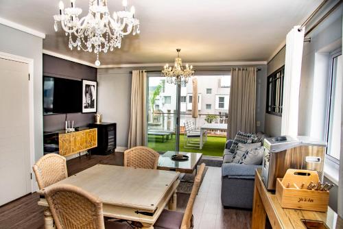 WATERFRONT NEW LISTNG - 8 SOUTH QUAY - - thumb 1