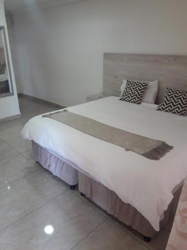 Xpress Bush Lodge - thumb 1