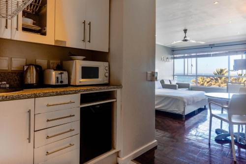 A Second Floor Studio With Sweeping Panoramic Views - thumb 5