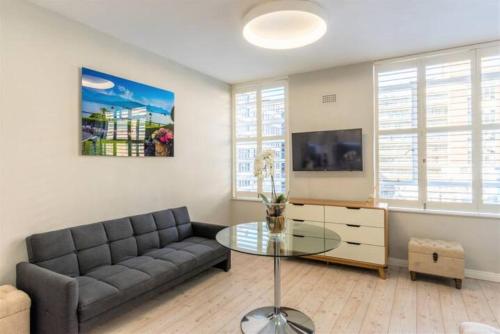 6A Diplomat - thumb 1