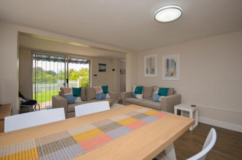56 Maplin Drive - thumb 1