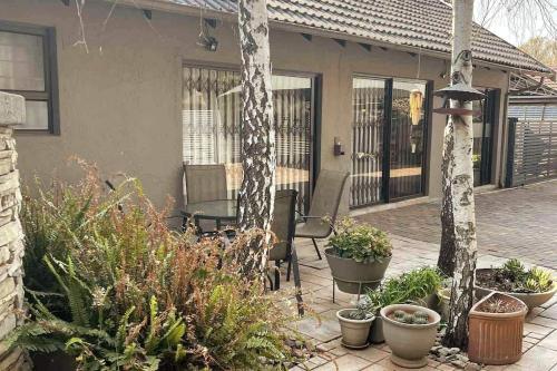 47 On Manson - thumb 0