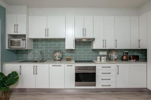 37A At Alexandra Avenue, Self Catering Executive Apartment - thumb 1