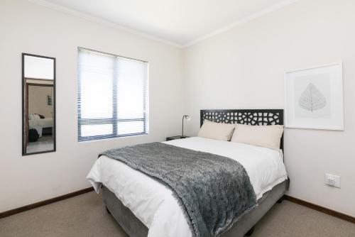 2Bedroom Apartment In A Secure Golf Estate.WIFI - thumb 1