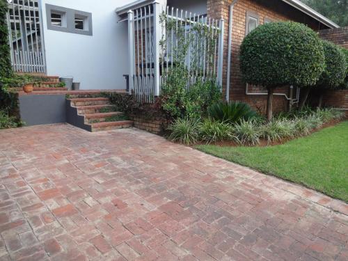 273 Rhino Retreat - thumb 1