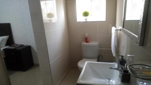 25 Jacaranda Lodge & Backpackers - thumb 1