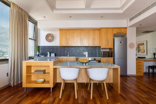 2001 Cartwright - Top Floor, Serviced, Secure Parking With 24hr Check-in - thumb 1