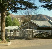 2 The Mews - easy walk to town and the CVC - Accommodation Africa