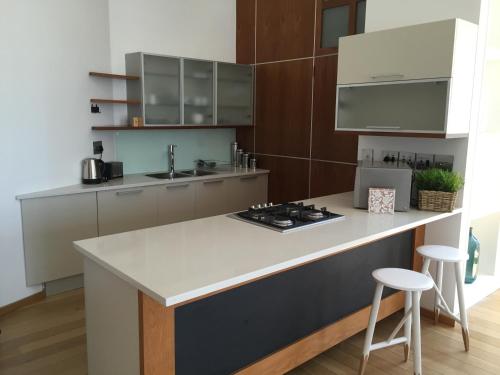 2 Bedroom Louise In Mutual Heights - thumb 1