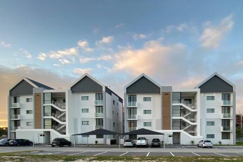 2 Bedroom Bellamare Holiday Beach Apartment - thumb 0