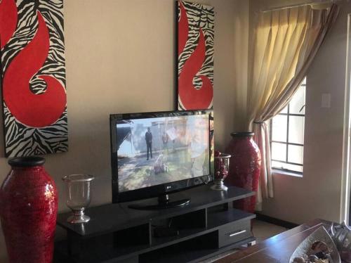2 Bedroom Apartment, 5min Walking Distance To Mall - thumb 5
