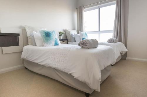 2 Bedroom Apartment With Breathtaking Views! - thumb 2