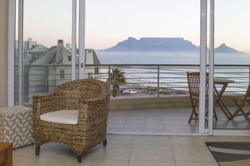 2 Bedroom Apartment With Breathtaking Views! - thumb 1