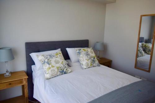 1Bedroom With TableMountain View - thumb 2