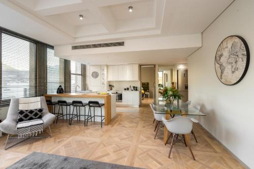 1803 - Magnificent Serviced Apartment With Mountain Views - thumb 4