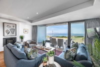17 Marine - 3Bedroom Sea-Facing Apt101 Tourism Africa