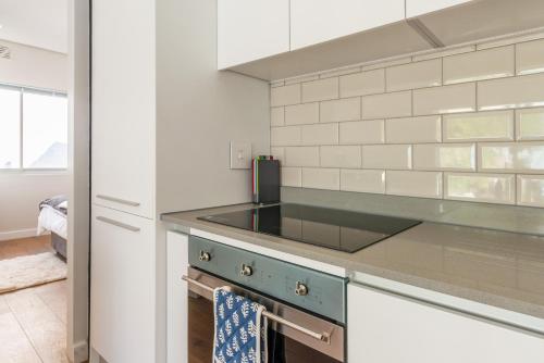 16 Fir Ave Suites - thumb 1