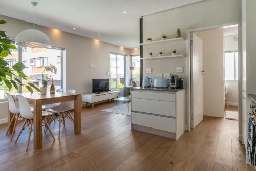 16 Fir Ave Suites - thumb 0