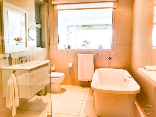 121 Ocean View Drive Studio Apartment - thumb 1