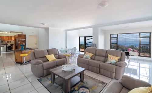 118 Ocean View 4 Bedroom House Amanzimtoti - thumb 4