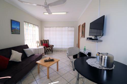 1 Bedroom Cottage In Edenvale Near OR Tambo Airport - thumb 0