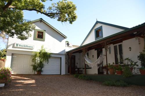 Buckhouse Elegant Village Apartment - thumb 1